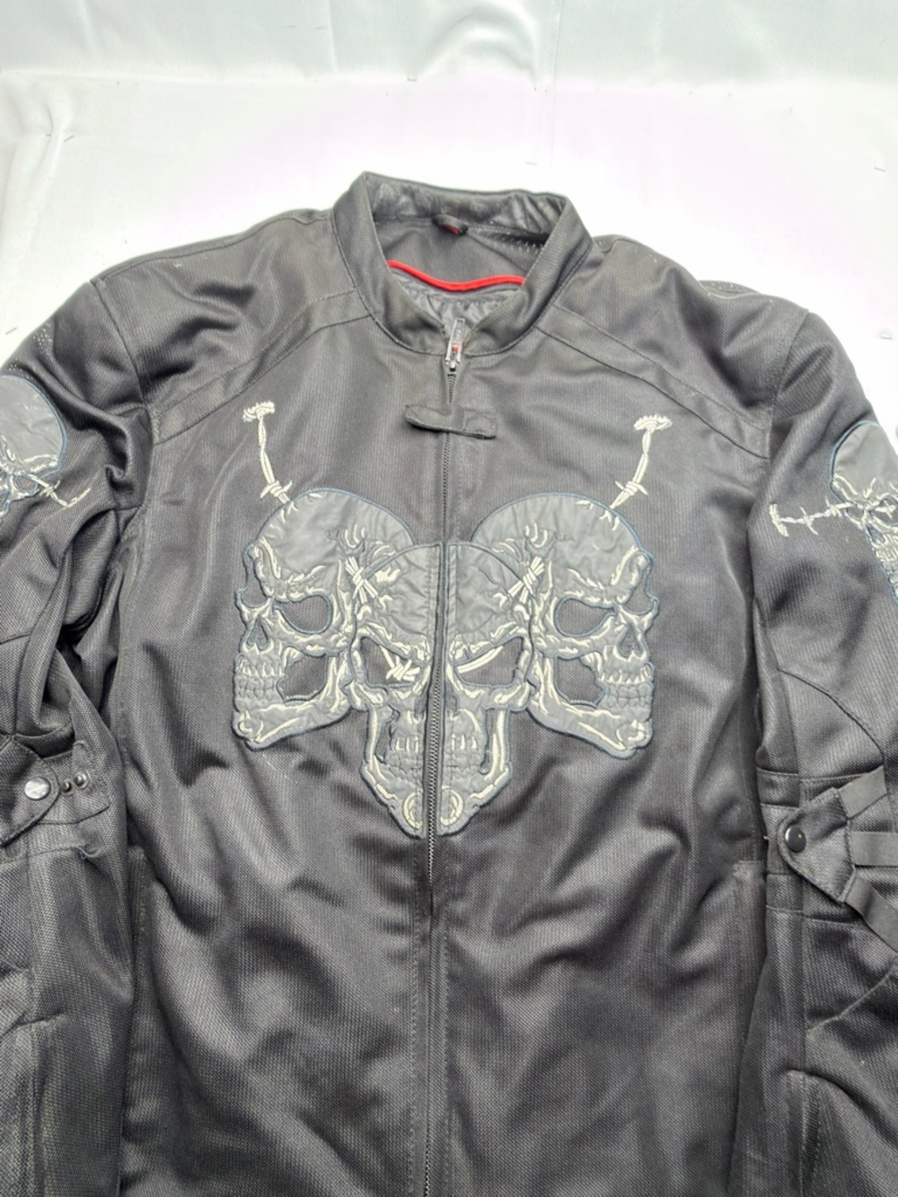 Men's Black Skull Embroidered Bomber Jacket